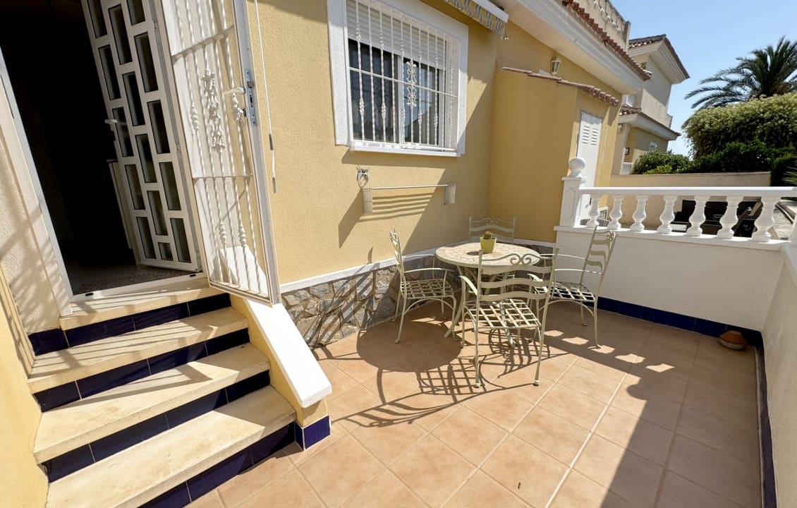 3 chambre Bungalow à vendre à Ciudad Quesada avec piscine - 240 000 € (Ref: 9879883)