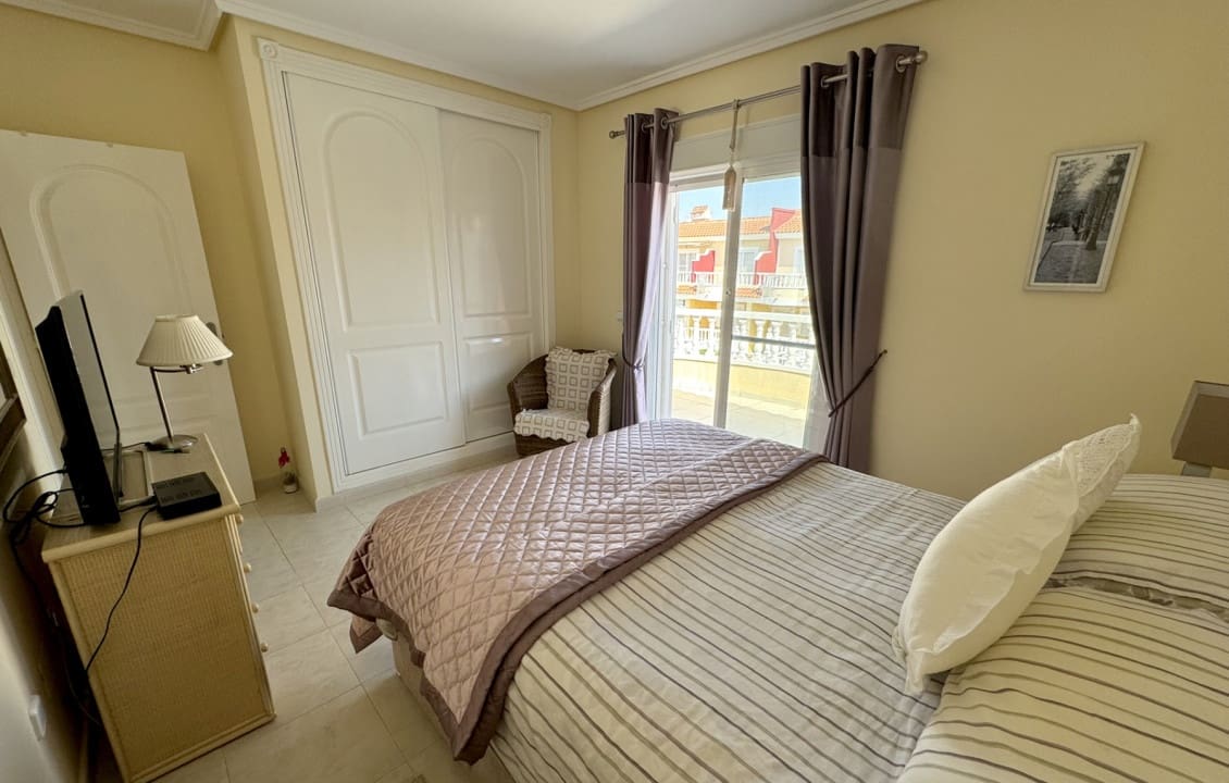 3 chambre Bungalow à vendre à Ciudad Quesada avec piscine - 240 000 € (Ref: 9879883)