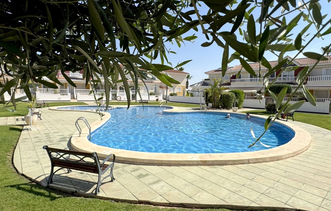 3 chambre Bungalow à vendre à Ciudad Quesada avec piscine - 240 000 € (Ref: 9879883)