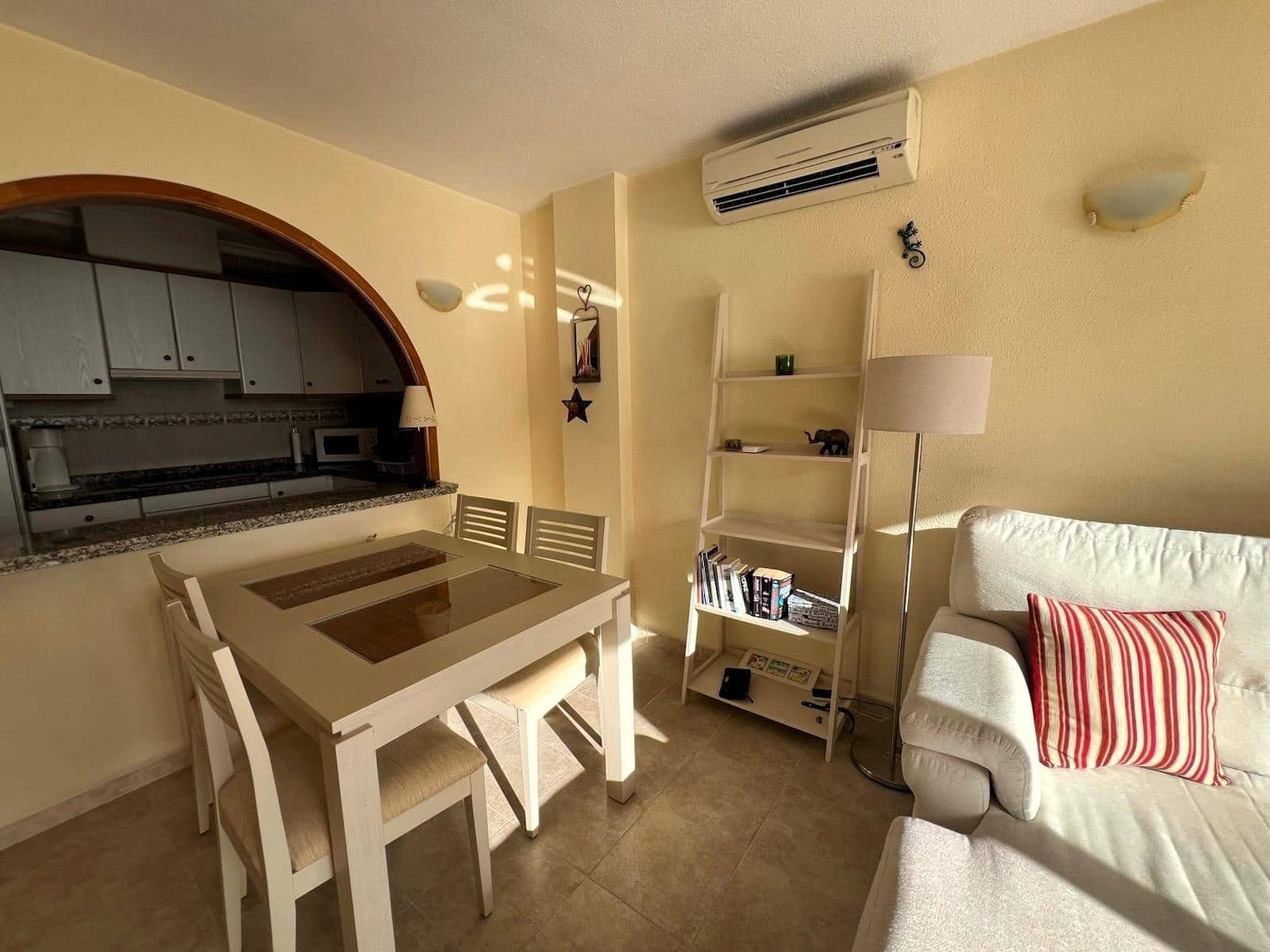 4 slaapkamer Appartement te huur in Benitachell / Benitatxell met zwembad - € 900 (Ref: 10044846)