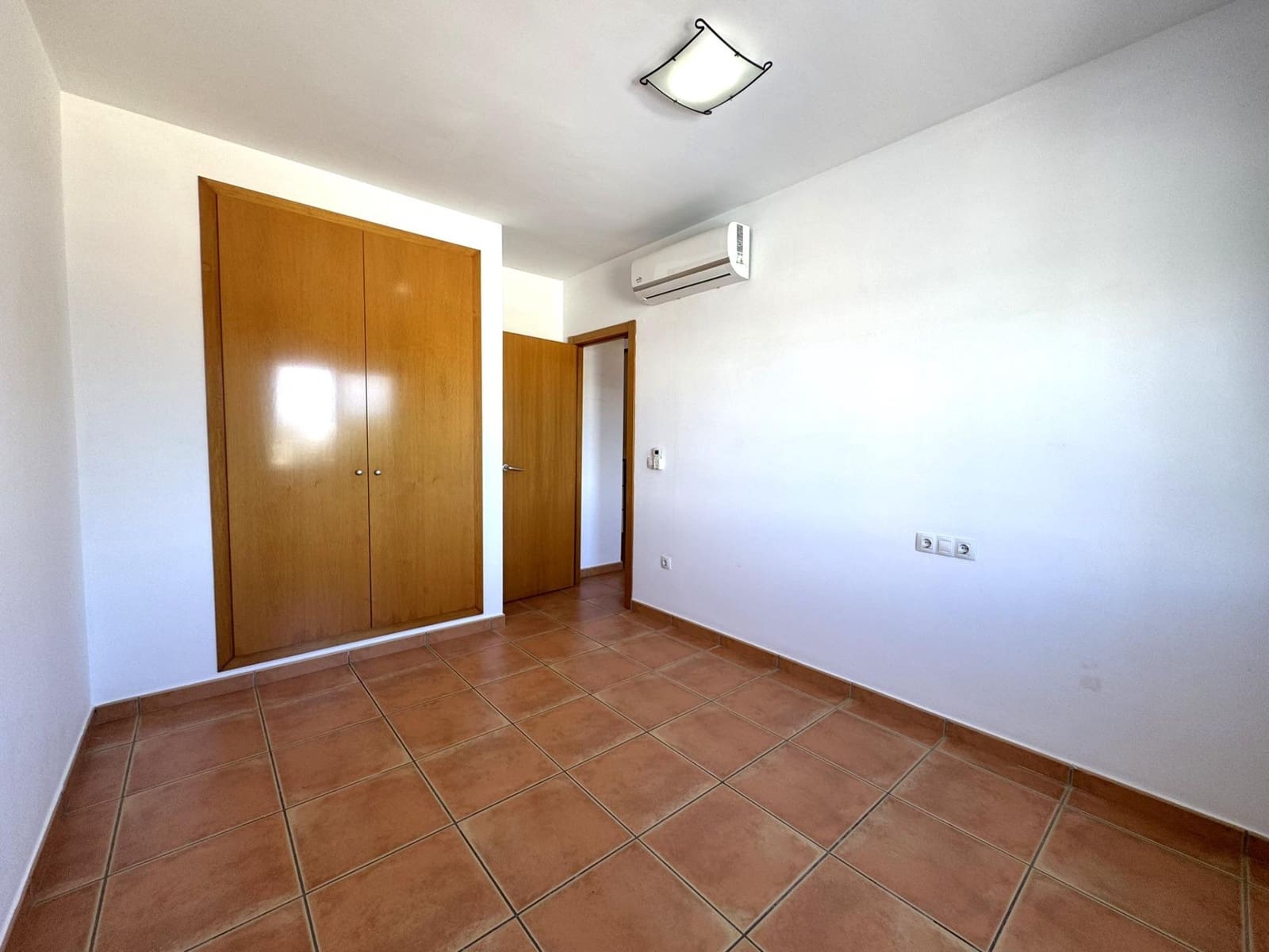 5 quarto Moradia em Banda para venda em Denia com garagem - 490 000 € (Ref: 10086184)