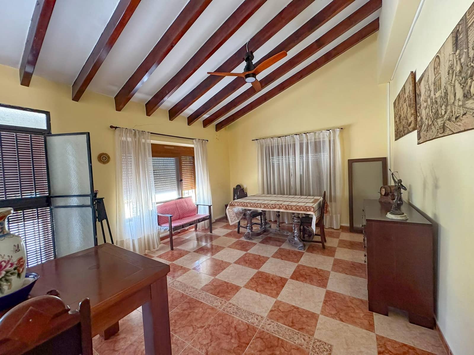 6 bedroom Villa for rent in Ondara with pool garage - € 3,500 (Ref: 10094719)