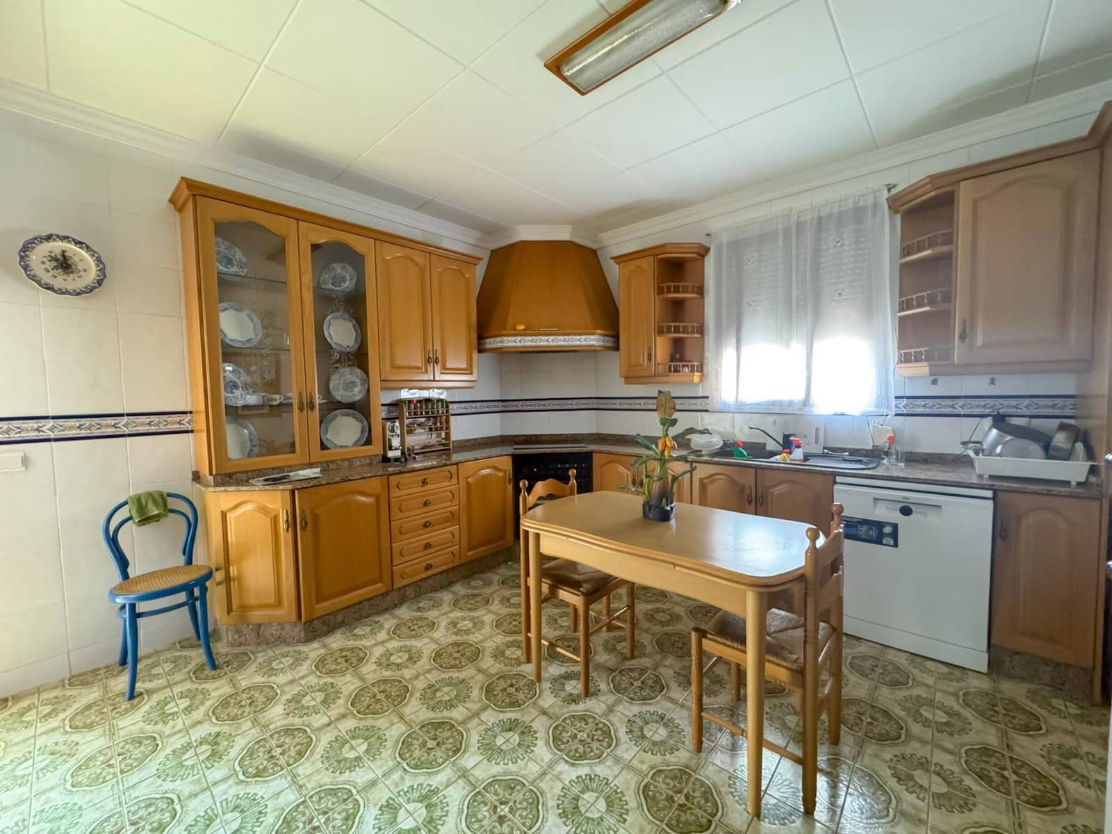 6 bedroom Villa for rent in Ondara with pool garage - € 3,500 (Ref: 10094719)