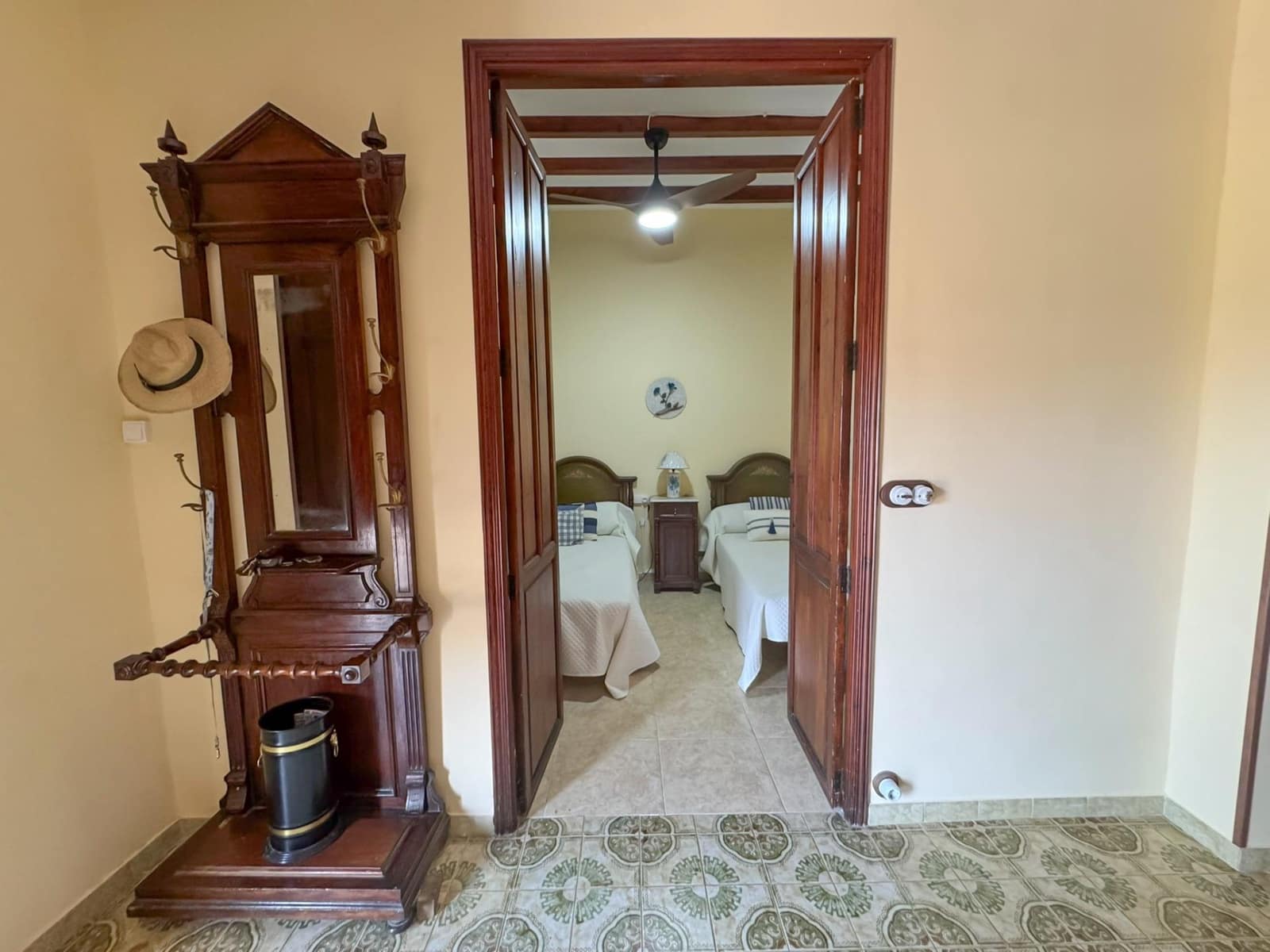 6 bedroom Villa for rent in Ondara with pool garage - € 3,500 (Ref: 10094719)