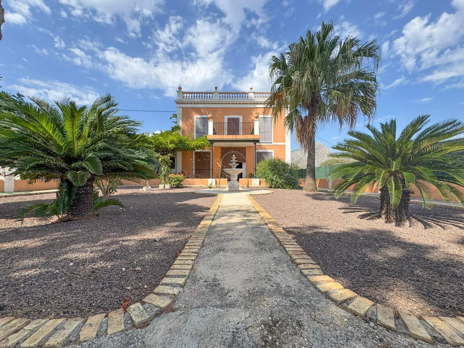 6 bedroom Villa for rent in Ondara with pool garage - € 3,500 (Ref: 10094719)