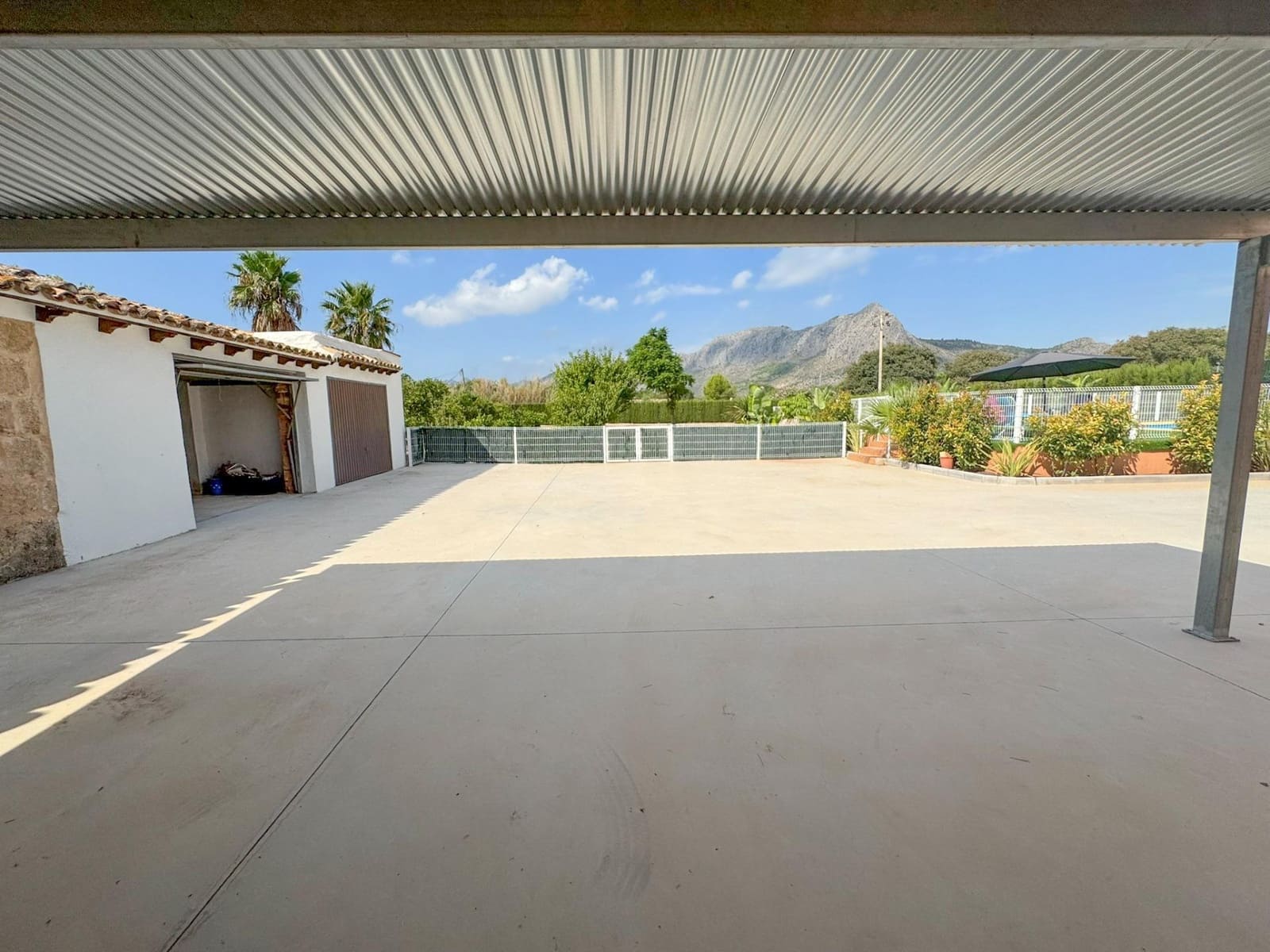 6 bedroom Villa for rent in Ondara with pool garage - € 3,500 (Ref: 10094719)