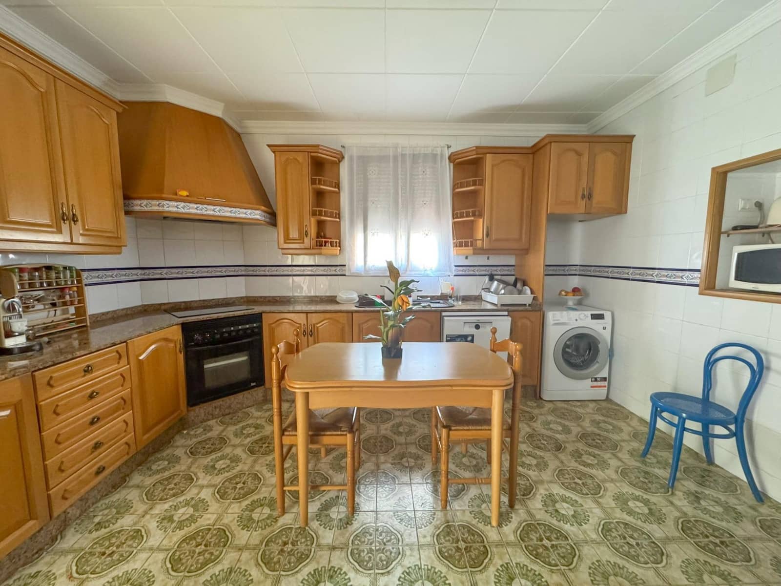 6 bedroom Villa for rent in Ondara with pool garage - € 3,500 (Ref: 10094719)