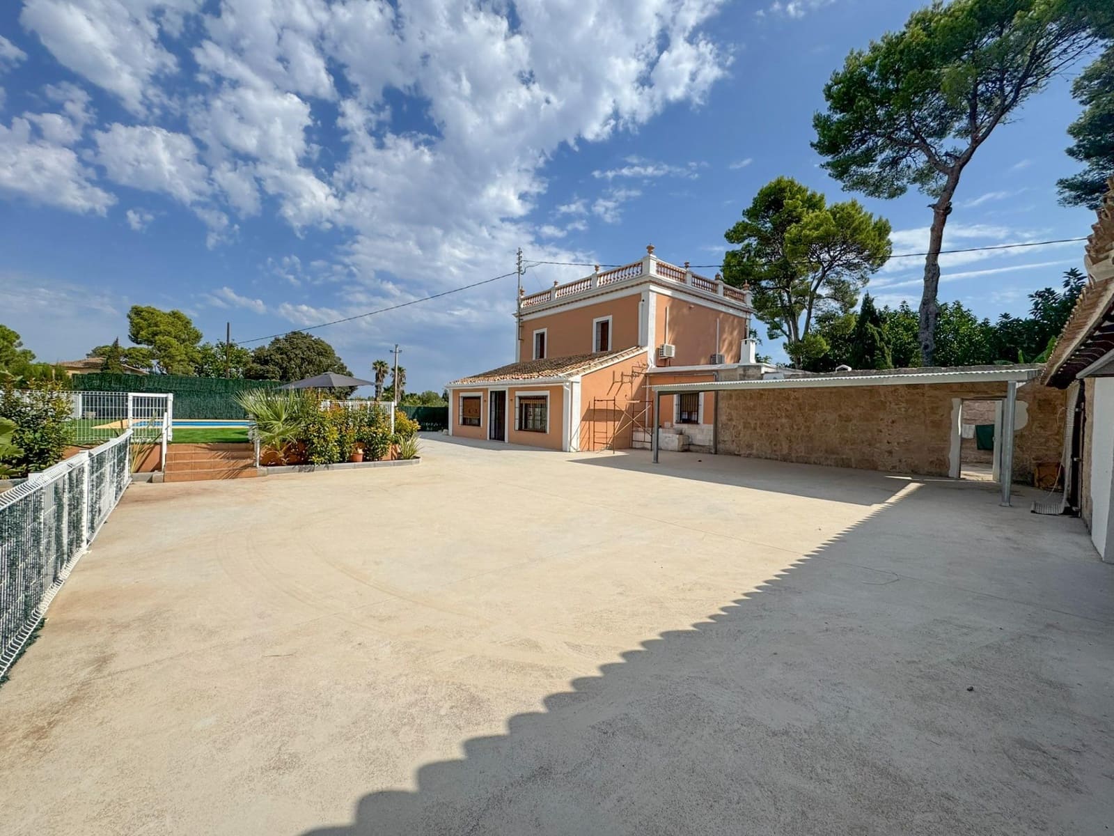 6 bedroom Villa for rent in Ondara with pool garage - € 3,500 (Ref: 10094719)