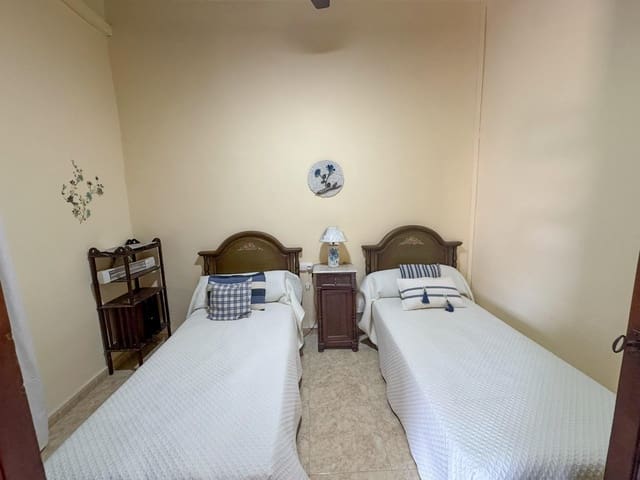 6 bedroom Villa for rent in Ondara with pool garage - € 3,500 (Ref: 10094719)