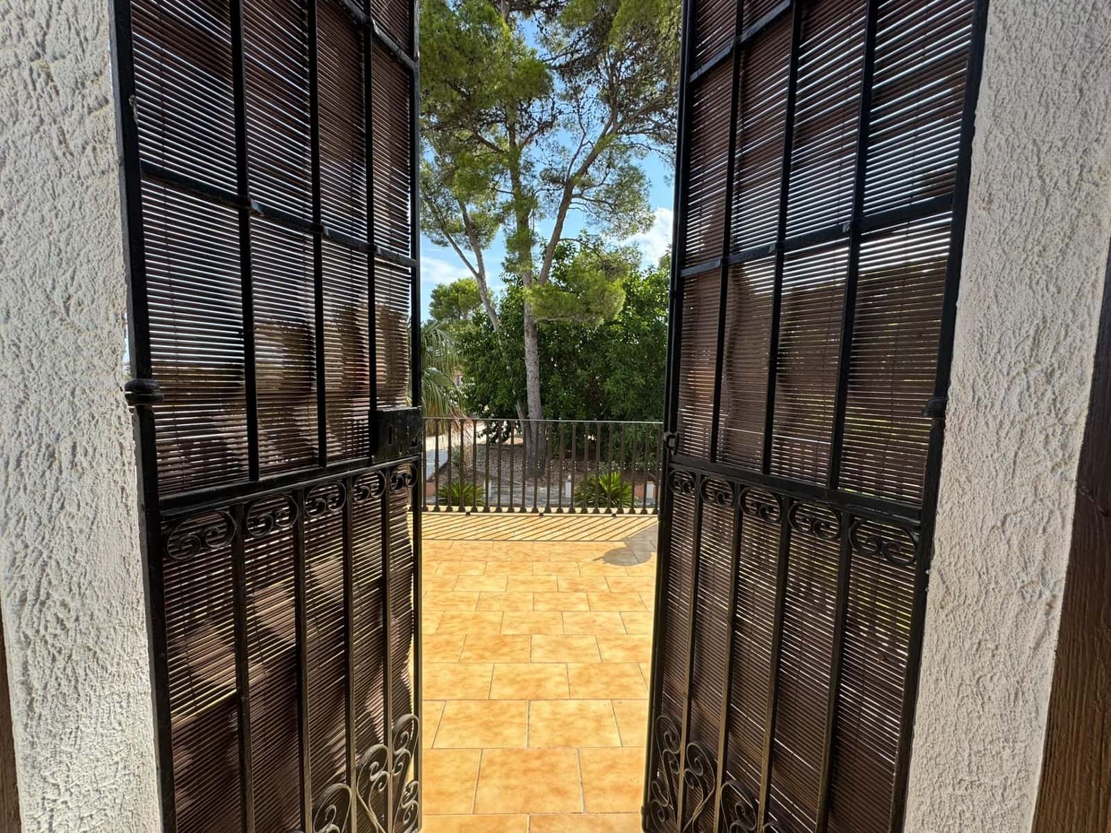 6 bedroom Villa for rent in Ondara with pool garage - € 3,500 (Ref: 10094719)