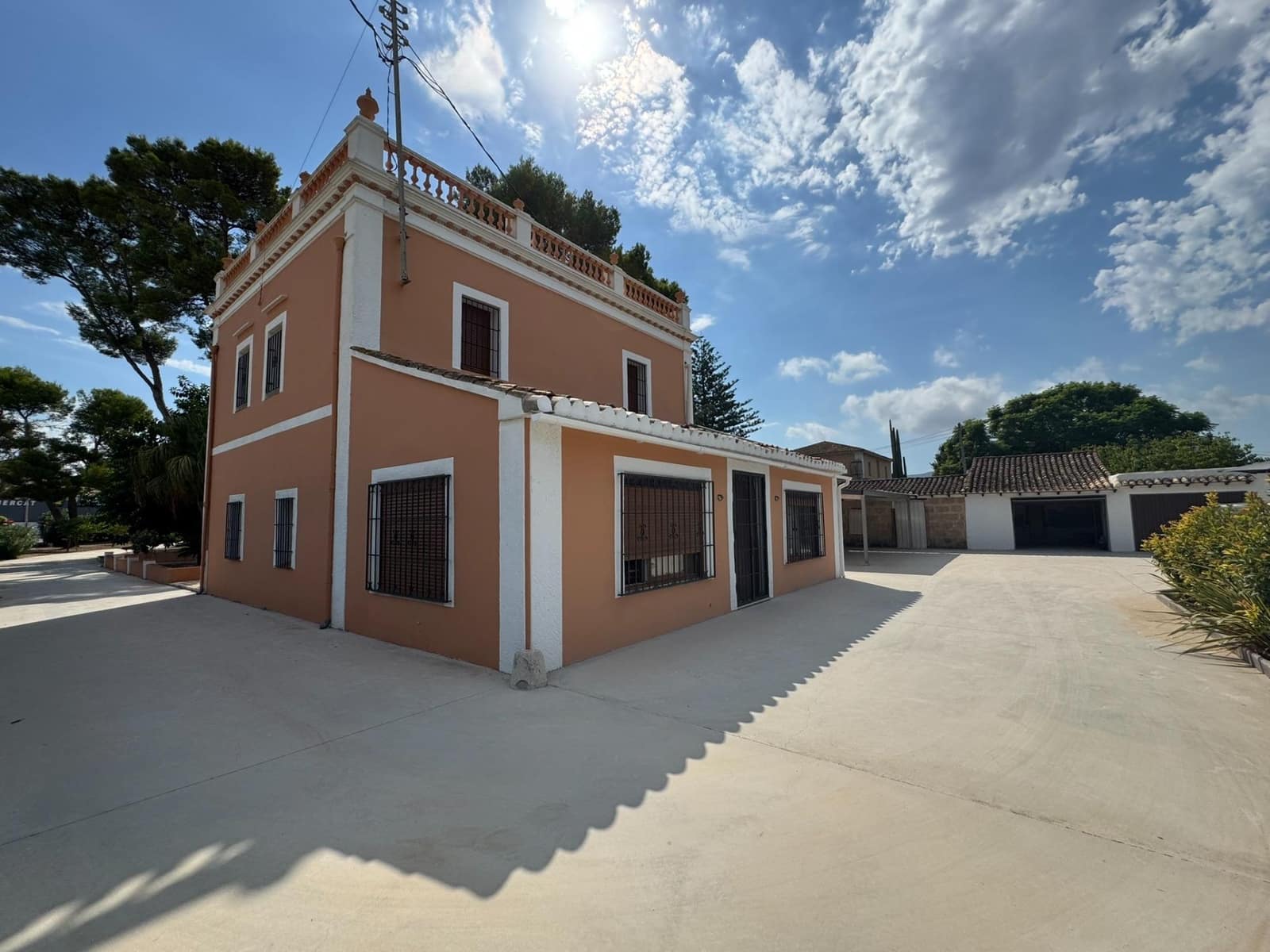 6 bedroom Villa for rent in Ondara with pool garage - € 3,500 (Ref: 10094719)