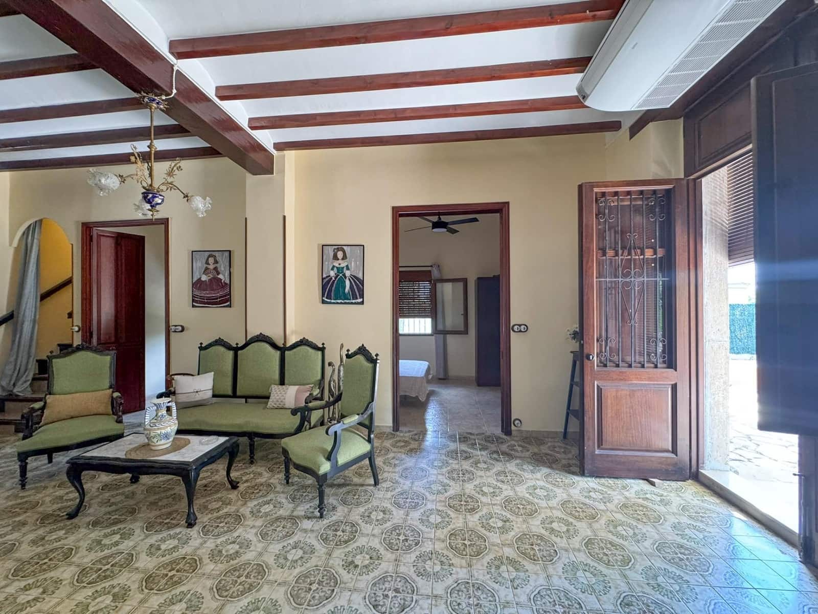 6 bedroom Villa for rent in Ondara with pool garage - € 3,500 (Ref: 10094719)