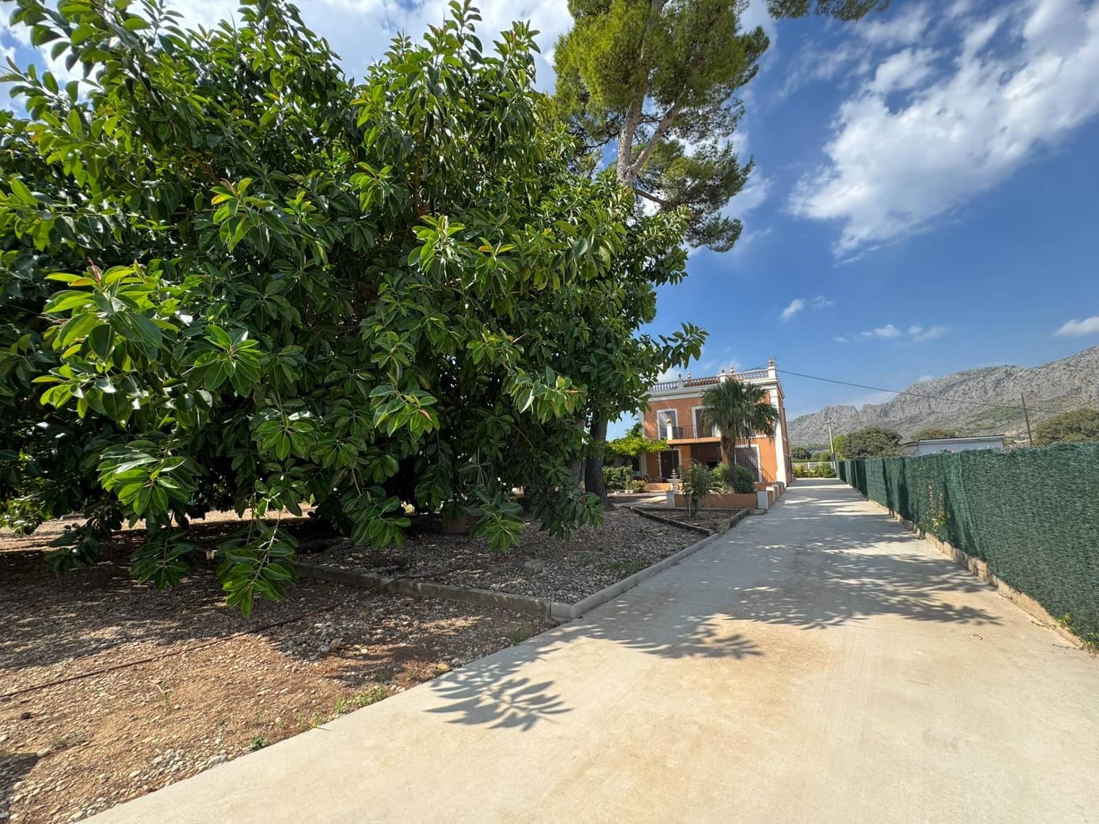 6 bedroom Villa for rent in Ondara with pool garage - € 3,500 (Ref: 10094719)