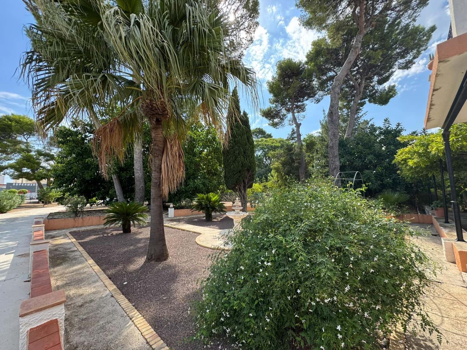 6 bedroom Villa for rent in Ondara with pool garage - € 3,500 (Ref: 10094719)
