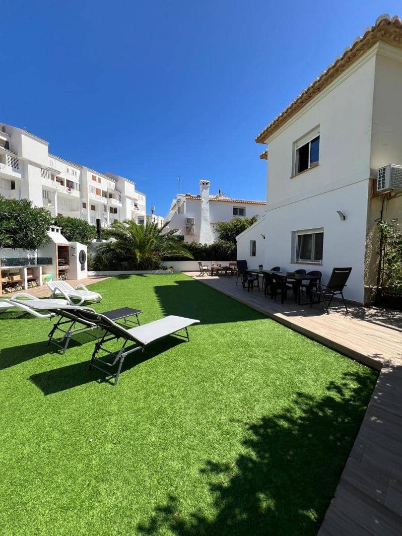 5 bedroom Villa for rent in Javea / Xabia - € 2,600 (Ref: 8526143)