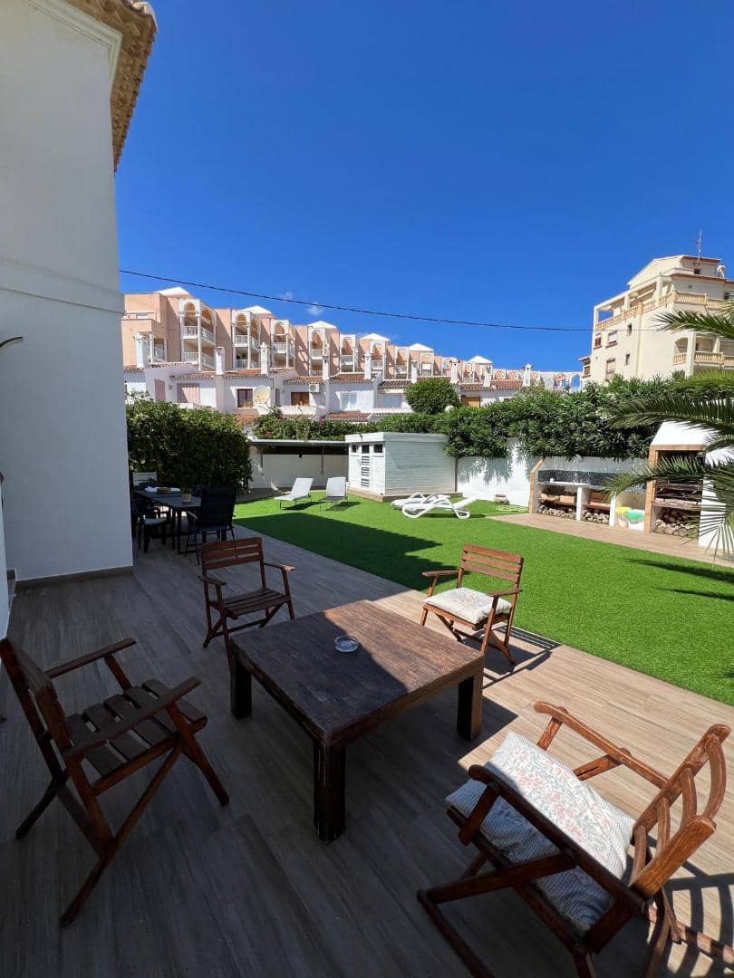 5 bedroom Villa for rent in Javea / Xabia - € 2,600 (Ref: 8526143)