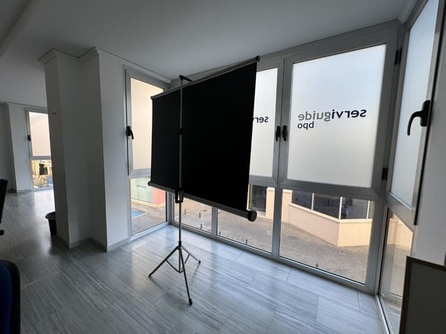 Toimisto vuokrattavana paikassa Centro Urbano, Dénia - 1 100 € (Ref: 8611853)