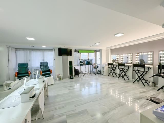 Commercieel te huur in Centro Urbano, Dénia - € 680 (Ref: 8653332)