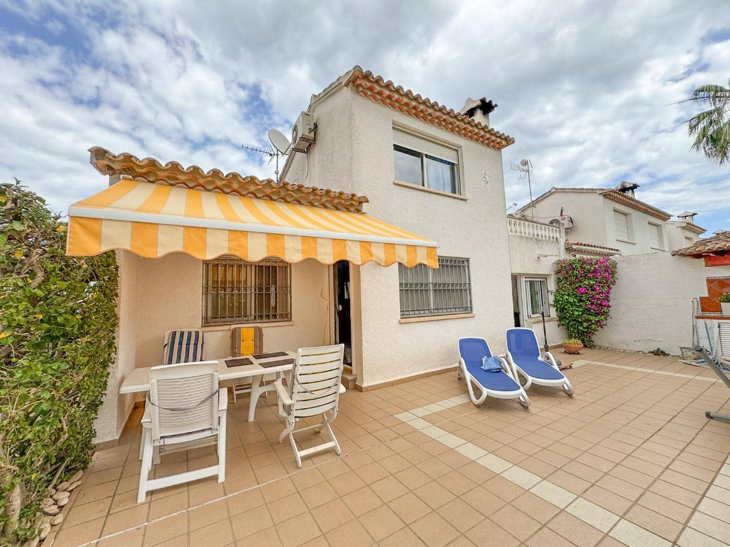 4 soverom Rekkehus til salgs i Denia med svømmebasseng - € 357 000 (Ref: 8981832)