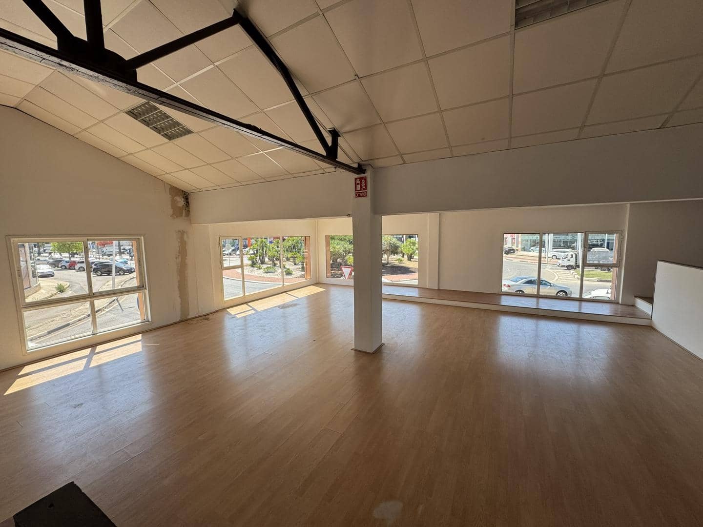 Commercieel te huur in Denia - € 3.900 (Ref: 9104947)