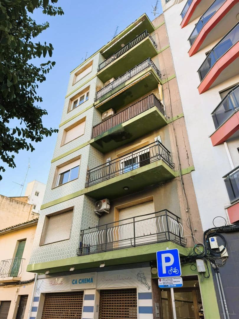 4 bedroom Flat for sale in Denia - € 179,000 (Ref: 9496475)