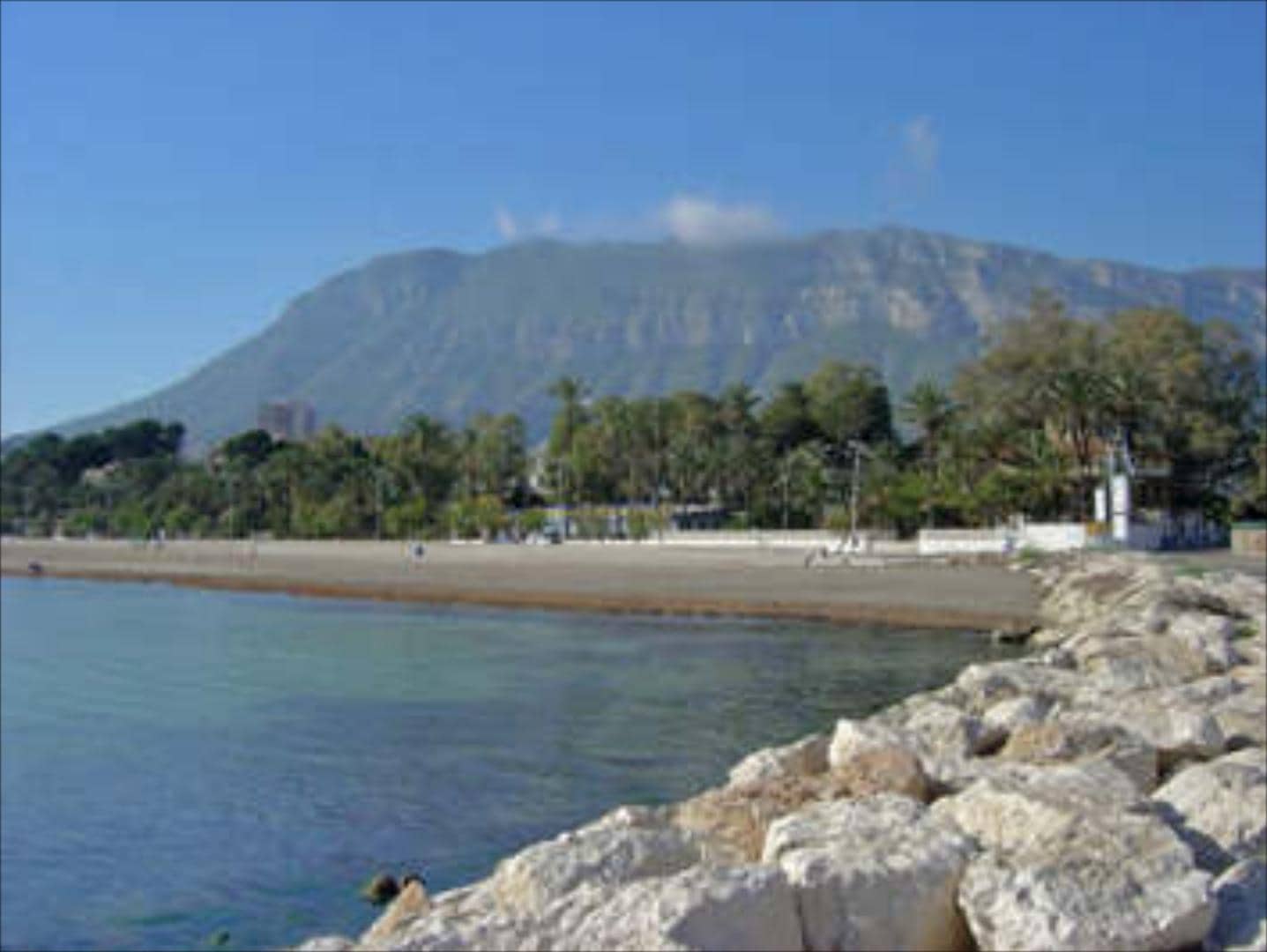 4 bedroom Flat for sale in Denia - € 179,000 (Ref: 9496475)