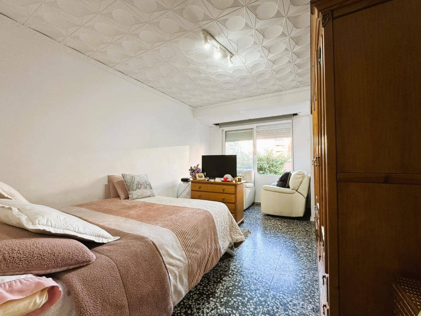 4 bedroom Flat for sale in Denia - € 179,000 (Ref: 9496475)