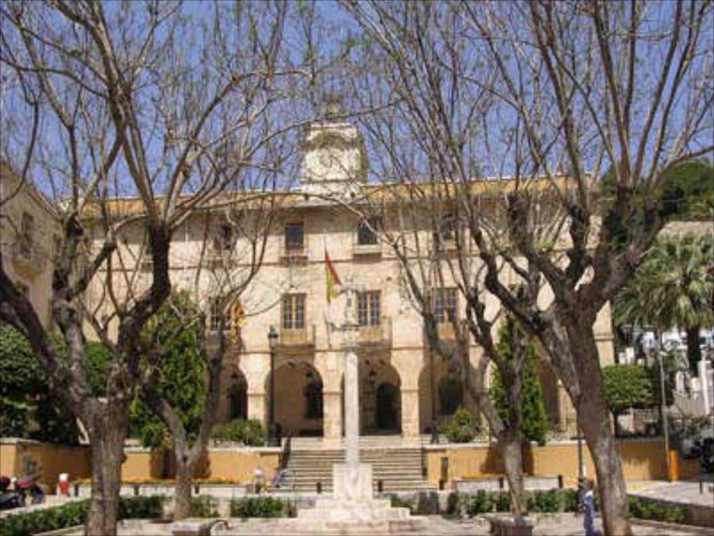 4 bedroom Flat for sale in Denia - € 179,000 (Ref: 9496475)