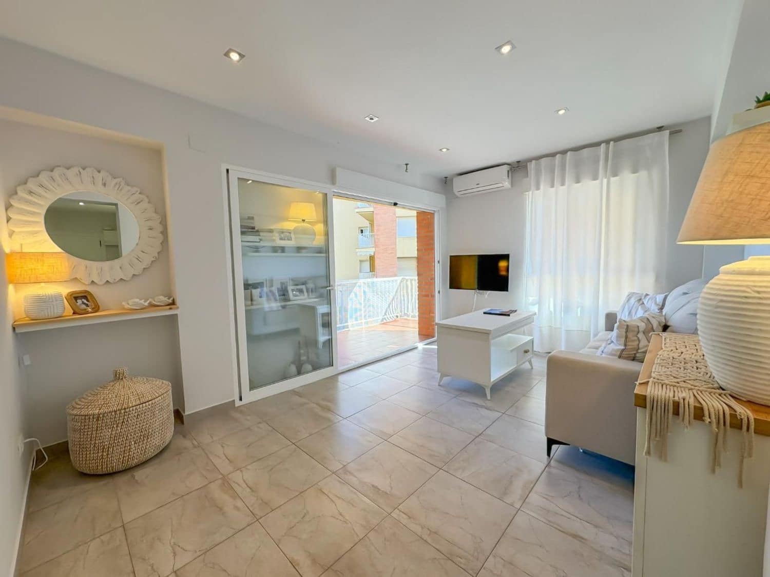 Appartement de 2 chambres à louer à Denia avec piscine garage - 900 € (Ref: 9637561)