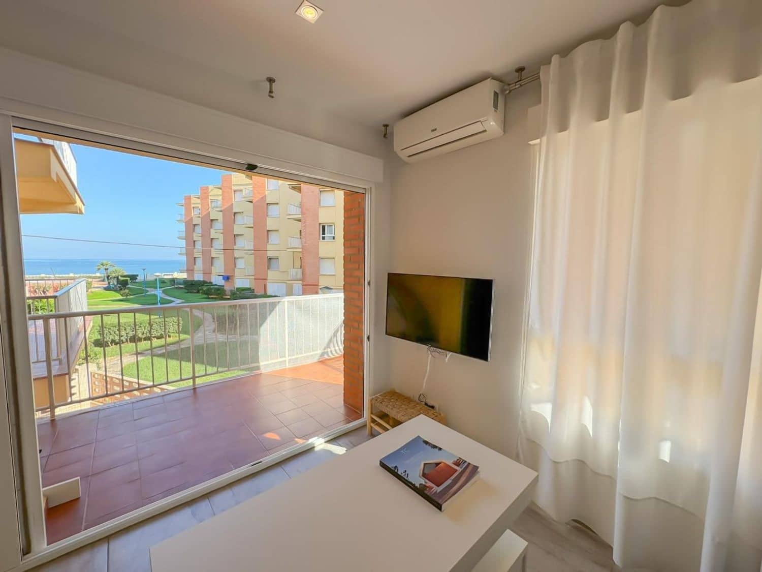 Appartement de 2 chambres à louer à Denia avec piscine garage - 900 € (Ref: 9637561)