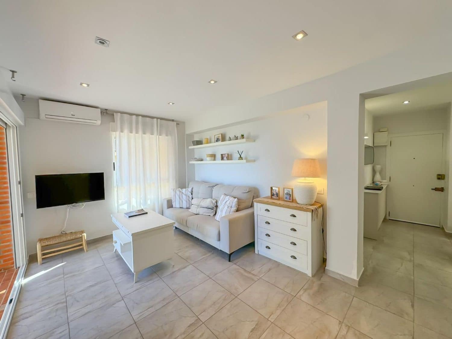 Appartement de 2 chambres à louer à Denia avec piscine garage - 900 € (Ref: 9637561)