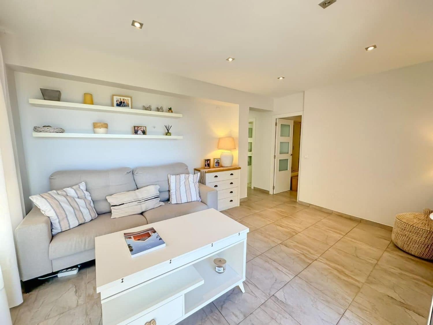 Appartement de 2 chambres à louer à Denia avec piscine garage - 900 € (Ref: 9637561)