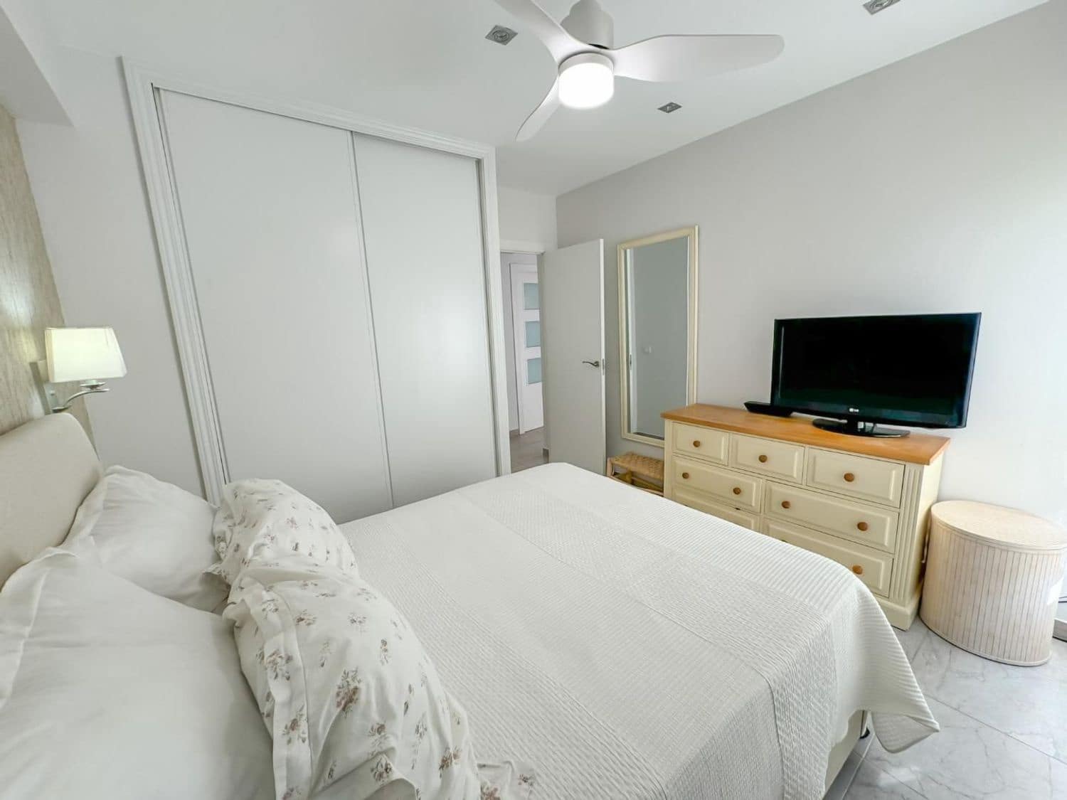 Appartement de 2 chambres à louer à Denia avec piscine garage - 900 € (Ref: 9637561)