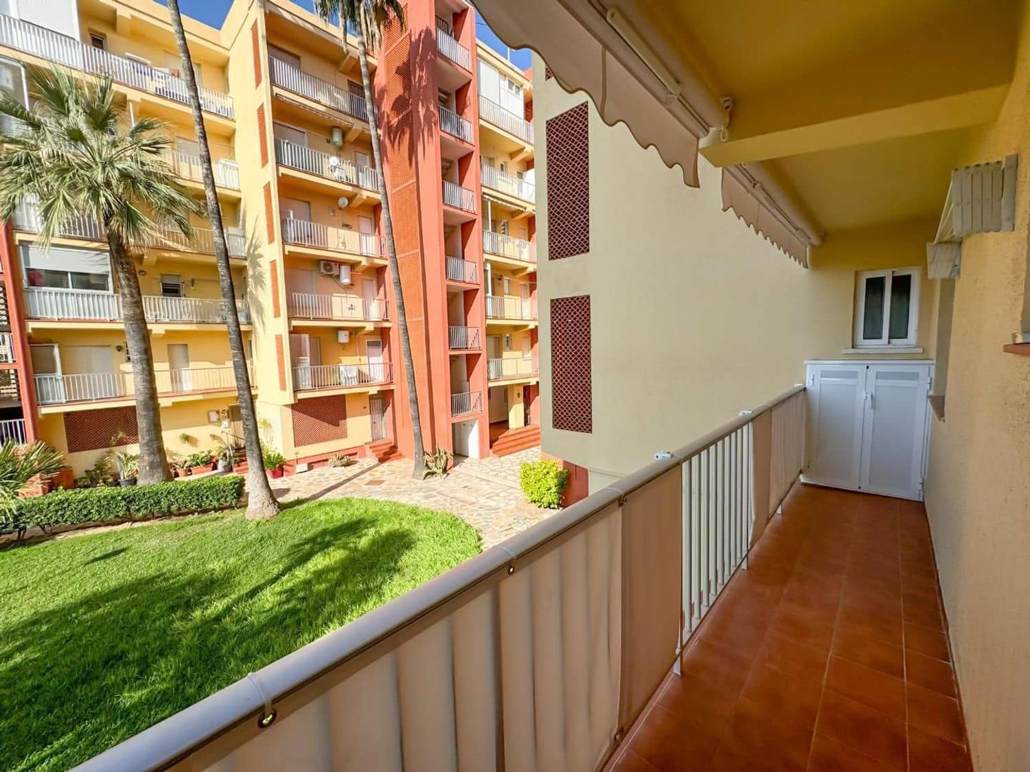 Appartement de 2 chambres à louer à Denia avec piscine garage - 900 € (Ref: 9637561)