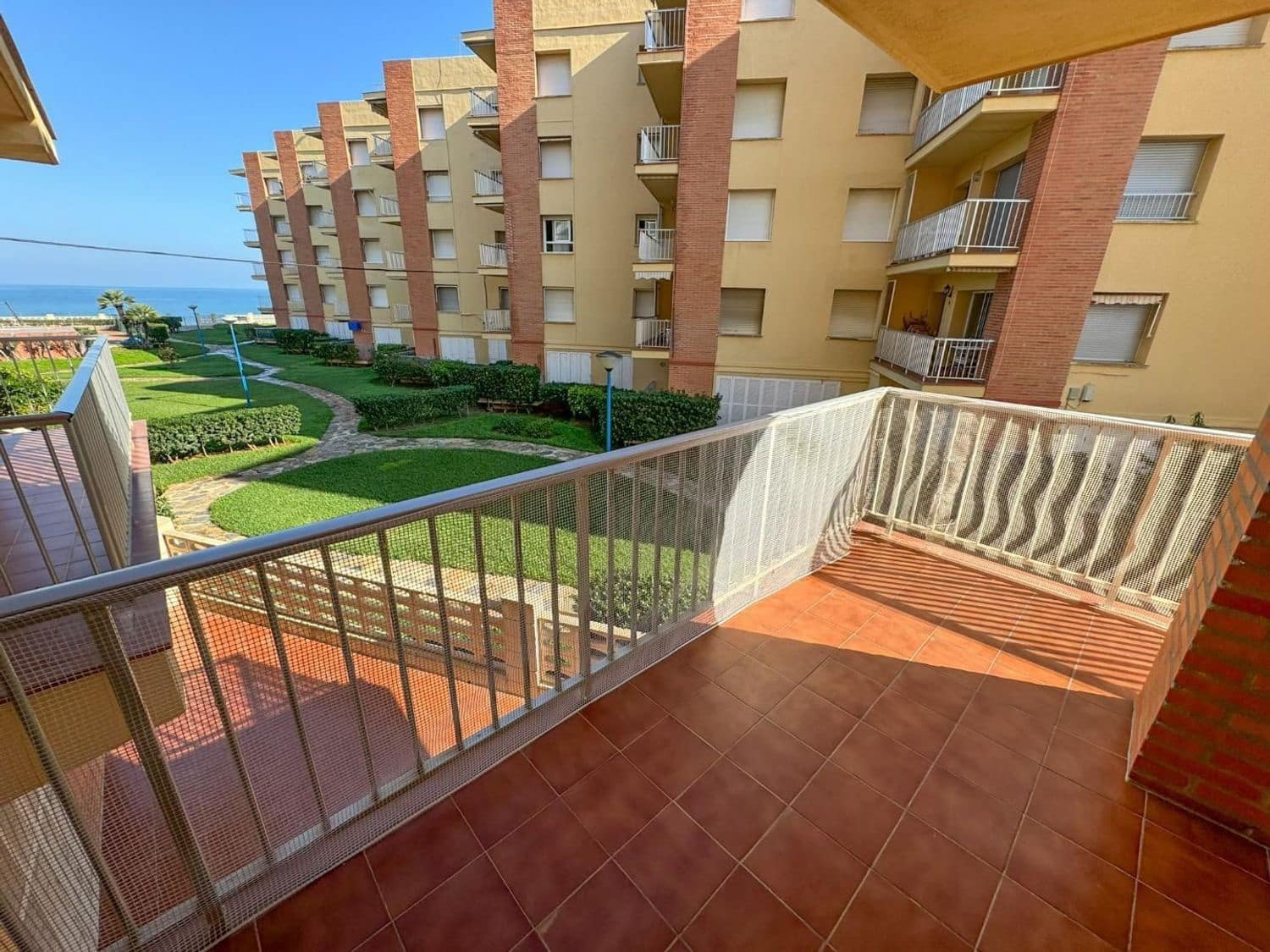 Appartement de 2 chambres à louer à Denia avec piscine garage - 900 € (Ref: 9637561)