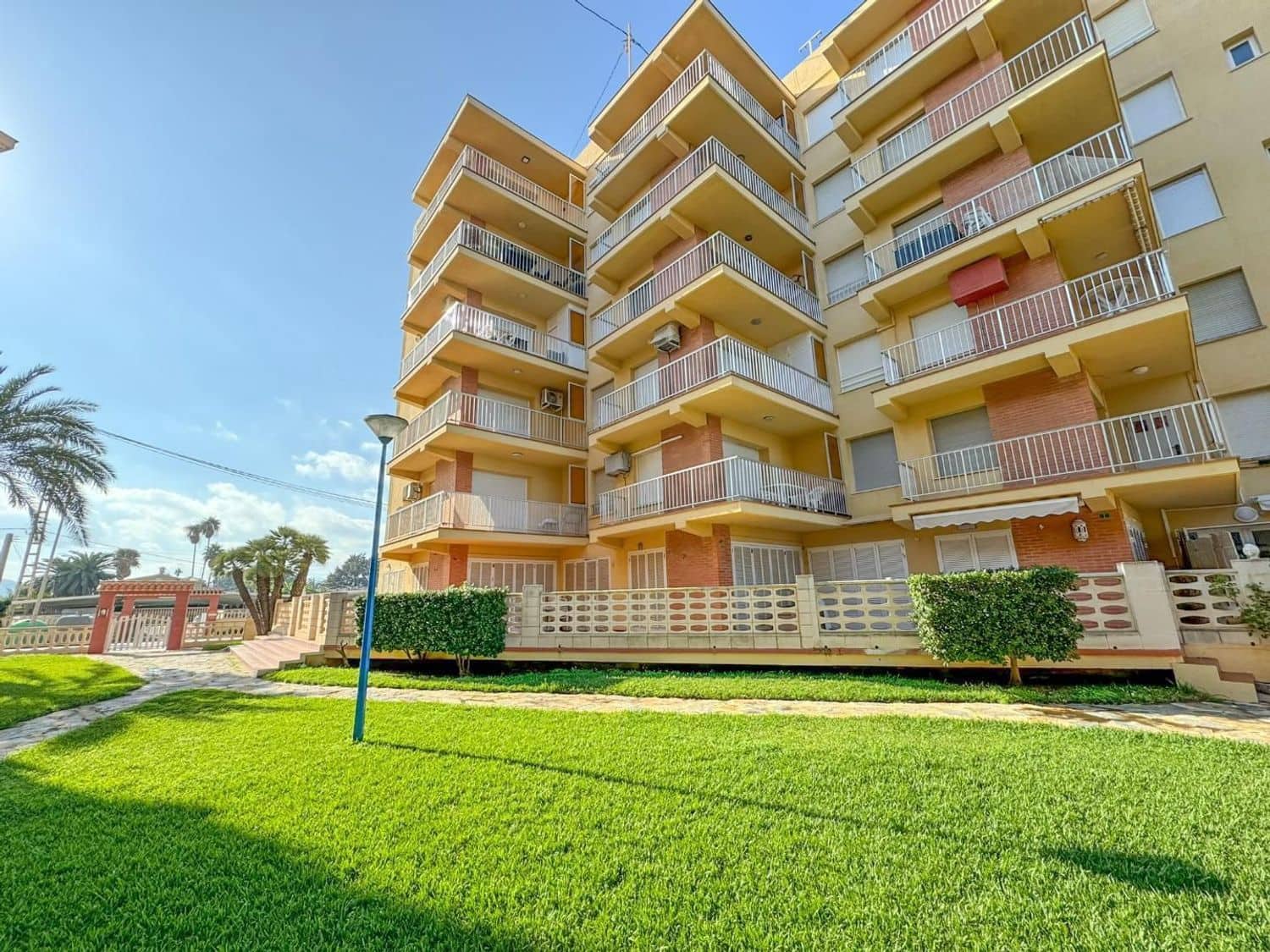 Appartement de 2 chambres à louer à Denia avec piscine garage - 900 € (Ref: 9637561)