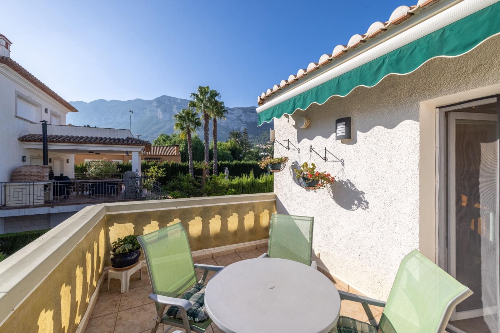 4 bedroom Villa for sale in Denia with pool garage - € 550,000 (Ref: 9637563)