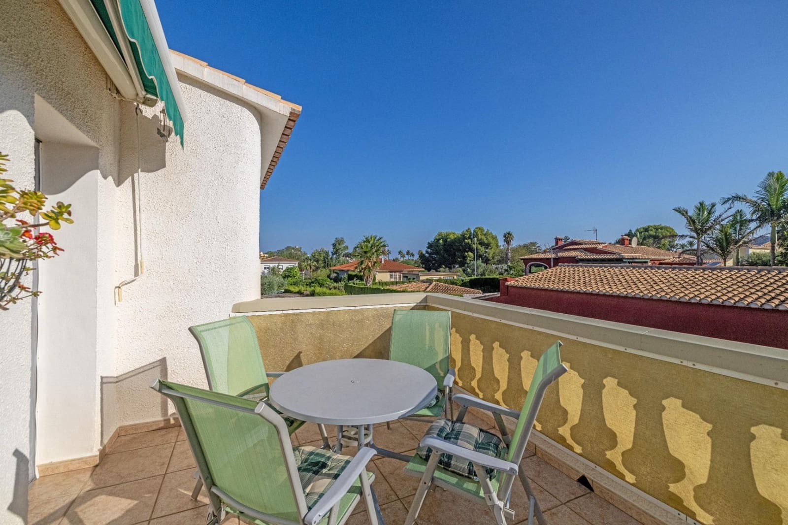 4 bedroom Villa for sale in Denia with pool garage - € 550,000 (Ref: 9637563)