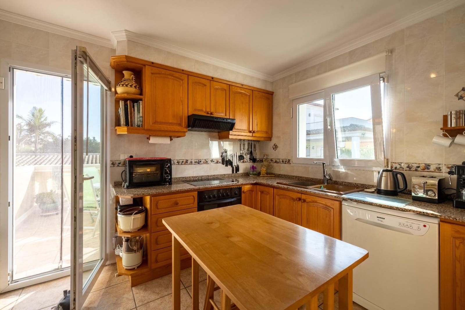 4 bedroom Villa for sale in Denia with pool garage - € 550,000 (Ref: 9637563)