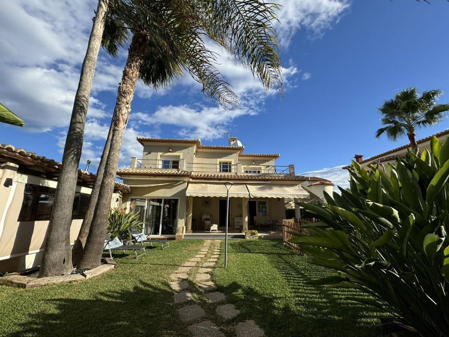 5 Zimmer Villa zu verkaufen in Els Poblets mit Pool - 648.000 € (Ref: 9637570)