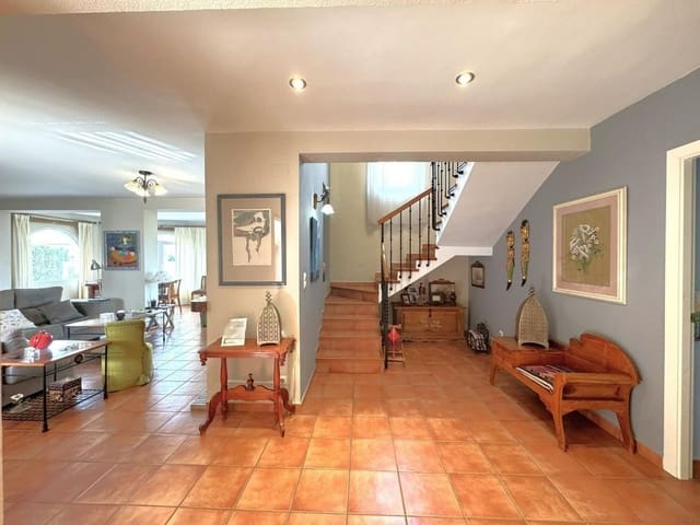 6 bedroom Villa for sale in El Montgó, Dénia with pool garage - € 795,000 (Ref: 9637584)