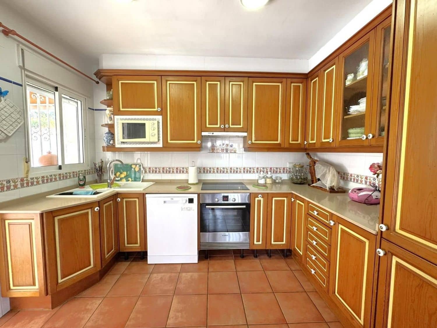 6 bedroom Villa for sale in Denia with pool garage - € 795,000 (Ref: 9637584)