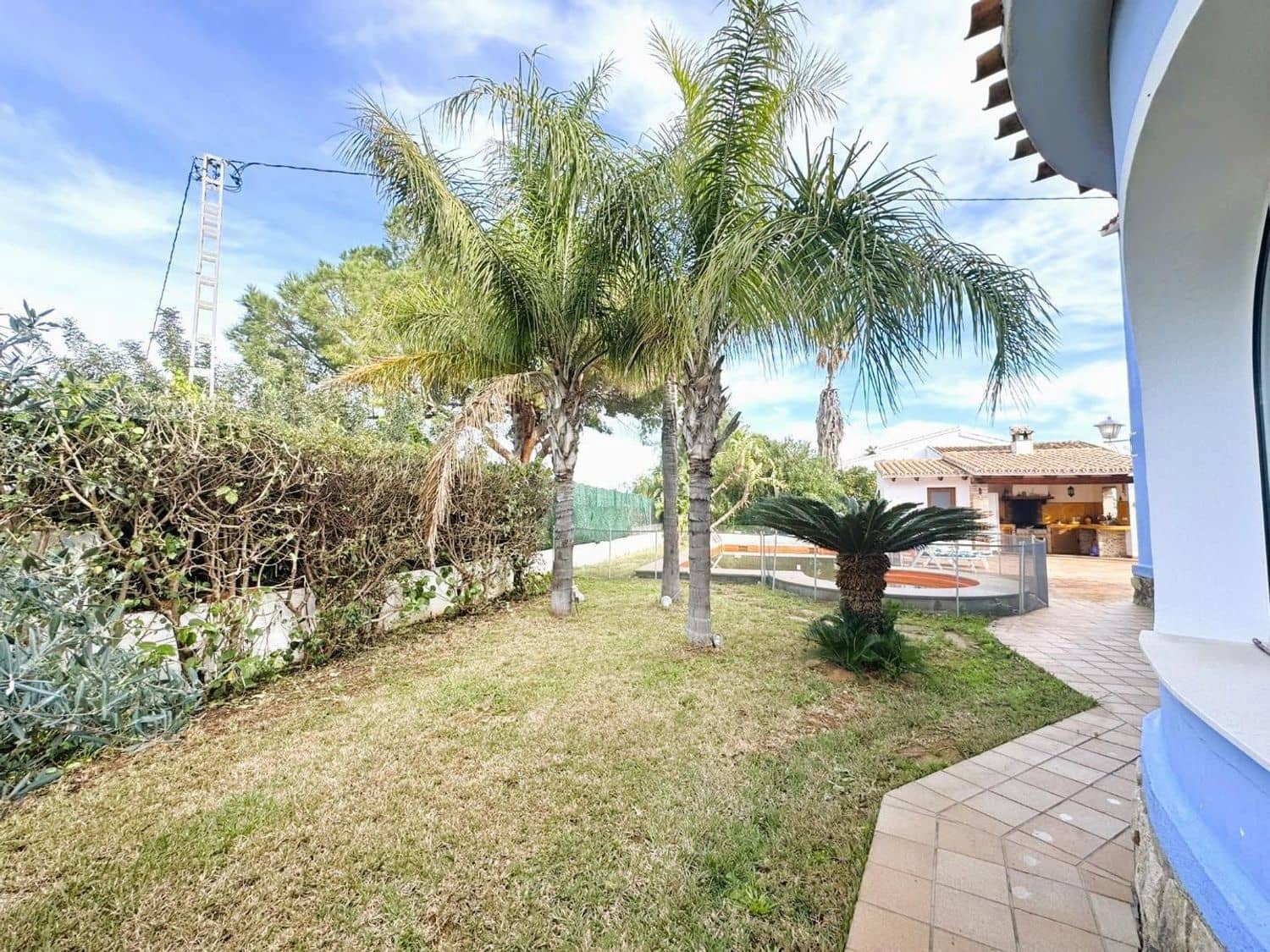 6 bedroom Villa for sale in Denia with pool garage - € 795,000 (Ref: 9637584)