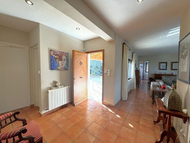 6 bedroom Villa for sale in El Montgó, Dénia with pool garage - € 795,000 (Ref: 9637584)