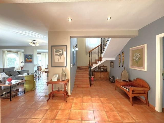 6 bedroom Villa for sale in El Montgó, Dénia with pool garage - € 795,000 (Ref: 9637584)