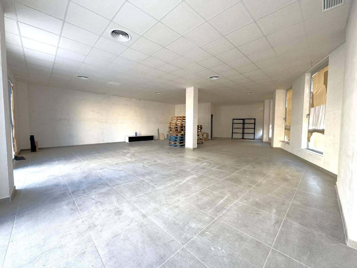 Commercieel te huur in Denia - € 1.500 (Ref: 9637589)