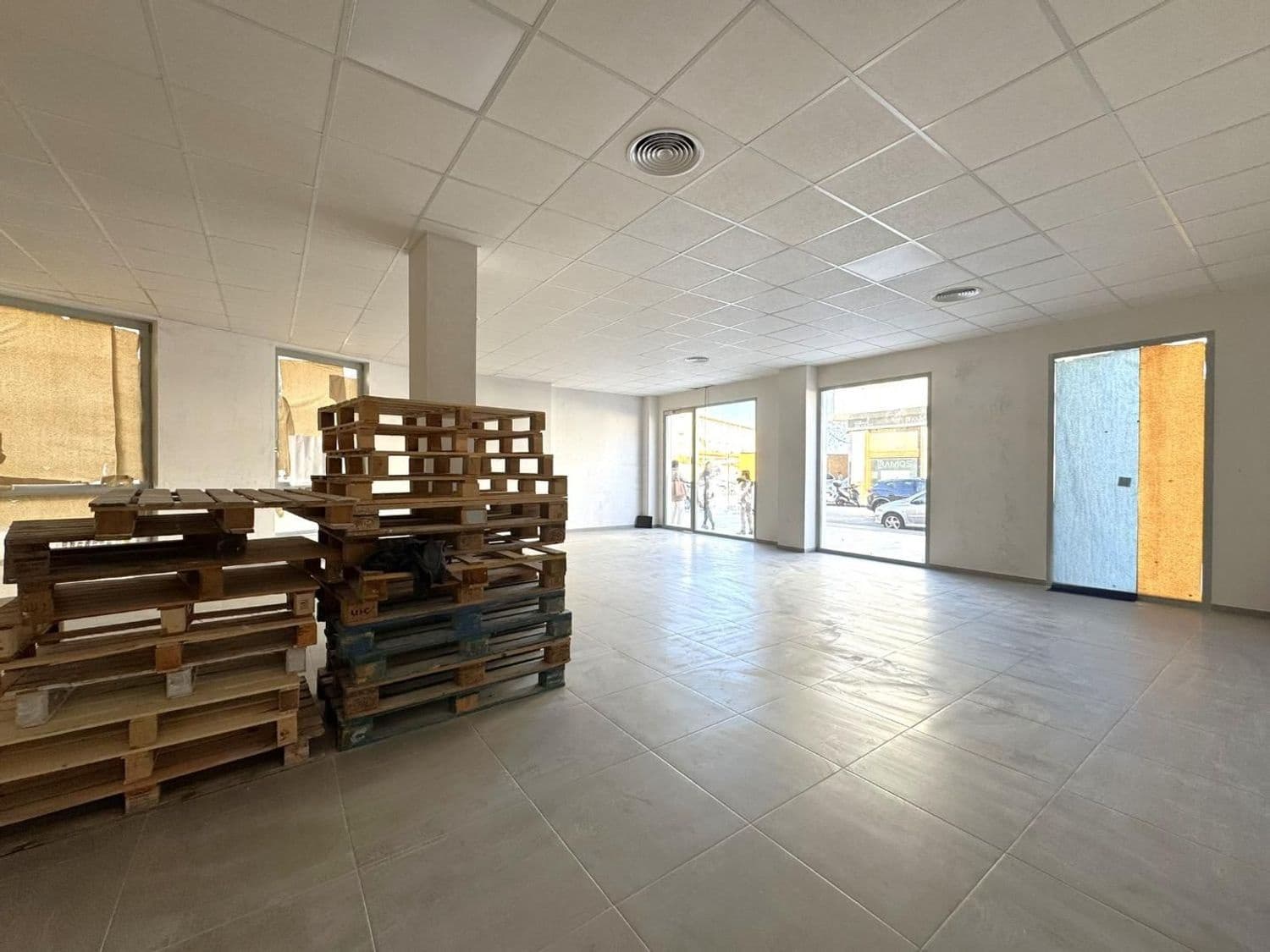 Commercieel te huur in Denia - € 1.500 (Ref: 9637589)