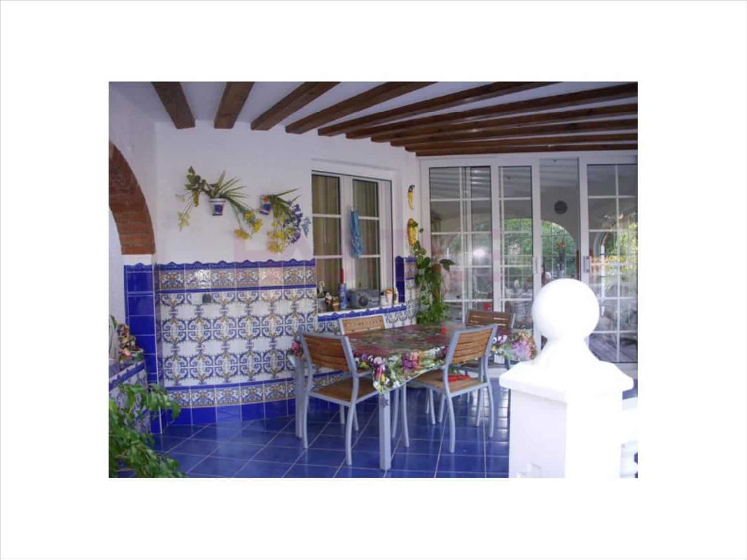 6 bedroom Villa for sale in Denia - € 790,000 (Ref: 9637595)