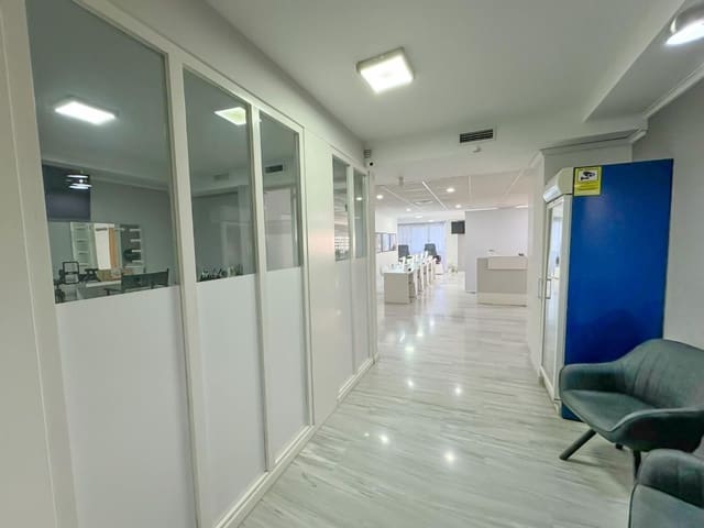 Commercieel te huur in Centro Urbano, Dénia - € 700 (Ref: 9637596)