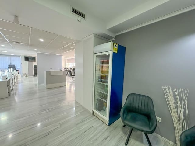 Commercieel te huur in Centro Urbano, Dénia - € 700 (Ref: 9637596)